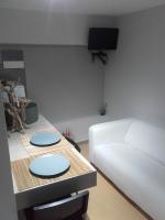 Televízia a/alebo spoločenská miestnosť v ubytovaní Jennys Apartment