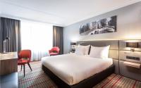 Ramada by Wyndham Amsterdam Airport Schipholにあるベッド