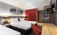 Ramada by Wyndham Amsterdam Airport Schipholにあるベッド