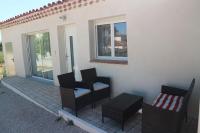 a patio with two chairs and a table and a table and chairs at Maison indépendante in Marseille