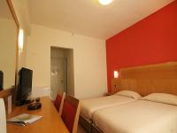 TV a/nebo společenská místnost v ubytování Diana Hotel