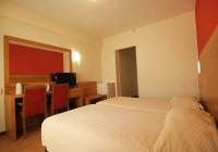 Postel nebo postele na pokoji v ubytování Diana Hotel