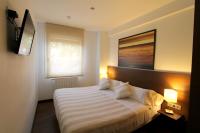 A bed or beds in a room at Pensión Grosen