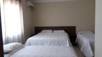 a bedroom with two beds and a window at Imbau Palace Hotel in Imbau
