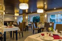 En restaurant eller et andet spisested på Chanalai Hillside Resort, Karon Beach