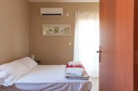 Postel nebo postele na pokoji v ubytování Aegina Villa Kalliopi