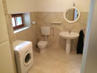 A bathroom at Magic Mill Castagnetoli