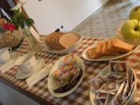 Jedlo v ubytovaní bed & breakfast alebo blízkom okolí