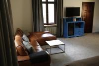 TV a/nebo společenská místnost v ubytování Romantik Hotel Schloss Reichenow