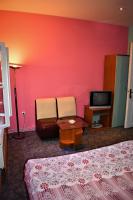 A television and/or entertainment centre at Hotel Bilyana