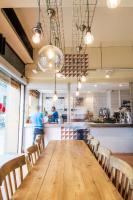 Kuchyňa alebo kuchynka v ubytovaní Sea Hostel Barcelona