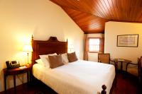 a bedroom with a white bed with a wooden ceiling at Parador Casa Da Insua in Penalva do Castelo