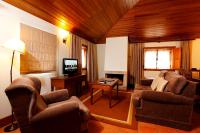 a living room with two chairs and a television at Parador Casa Da Insua in Penalva do Castelo