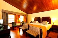 a bedroom with a large bed in a room at Parador Casa Da Insua in Penalva do Castelo