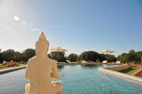 The swimming pool at or close to Can Do It