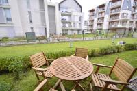Vonkajšia záhrada v ubytovaní Apartamenty na Wyspie - Aquamarina - Budynek A - B - C