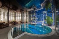 Bazén v ubytování Matterhorn FOCUS Design Hotel nebo v jeho okolí
