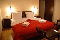 Postel nebo postele na pokoji v ubytování Zagori Philoxenia Hotel