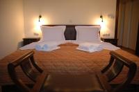 Postel nebo postele na pokoji v ubytování Zagori Philoxenia Hotel
