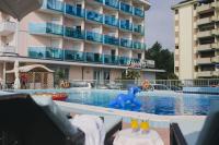 Bazén v ubytovaní Hotel La Bussola alebo v jeho blízkosti