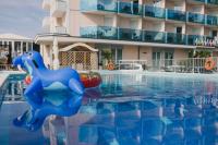 Bazén v ubytovaní Hotel La Bussola alebo v jeho blízkosti