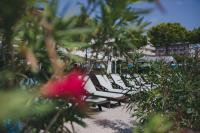 Vonkajšia záhrada v ubytovaní Hotel La Bussola