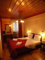 Postel nebo postele na pokoji v ubytování Zagori Philoxenia Hotel