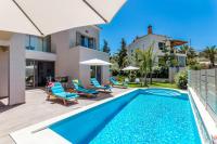 Bazén v ubytovaní Superior Villa Marina Mare Sauna Hammam alebo v jeho blízkosti