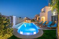 Bazén v ubytovaní Superior Villa Marina Mare Sauna Hammam alebo v jeho blízkosti