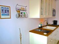 Majoituspaikan Lovely modern top floor apartment in Central Cannes just a short walk from the beaches and the Palais 1519 keitti&ouml; tai keittotila