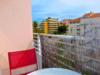 Parveke tai terassi majoituspaikassa Lovely modern top floor apartment in Central Cannes just a short walk from the beaches and the Palais 1519