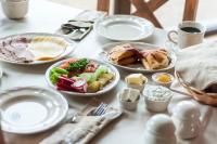 Jedlo v ubytovaní bed & breakfast alebo blízkom okolí