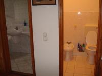 A bathroom at Vincze Vendégház