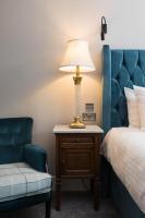 1 dormitorio con cama, lámpara y silla en The Lawrence, en Burnley