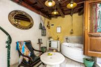 Kúpeľňa v ubytovaní Ifigenia Traditional Rooms & Maisonettes