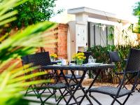 A garden outside Farosardo