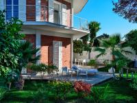 A garden outside Farosardo