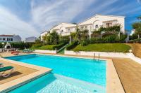 Bazén v ubytování Menorca Villa Fenicia nebo v jeho okolí