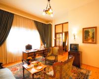 Televízia a/alebo spoločenská miestnosť v ubytovaní Capsis Bristol Boutique Hotel