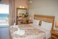 Postel nebo postele na pokoji v ubytování Glyfada Beach Hotel