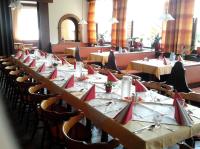 Reštaurácia alebo iné gastronomické zariadenie v ubytovaní Pension Tilly