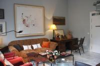 Posezení v ubytování Luxurious 2 bedroom flat in a historic building