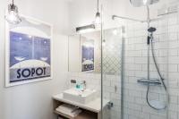 Łazienka w obiekcie Sanhaus Apartments - CHOPINA 13 - apartamenty w centrum, 5 minut od plaży i deptaka