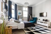 Telewizja i/lub zestaw kina domowego w obiekcie Sanhaus Apartments - CHOPINA 13 - apartamenty w centrum, 5 minut od plaży i deptaka