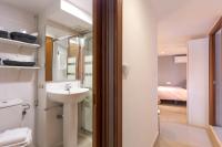 A bathroom at Apartamentos Diaber Gerona 22