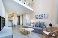 A seating area at Apartamentos Diaber Gerona 22