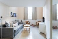 A seating area at Apartamentos Diaber Gerona 22