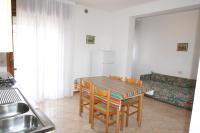 A kitchen or kitchenette at Condominio York