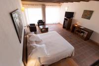 Televízia a/alebo spoločenská miestnosť v ubytovaní Hotel Cal Naudi