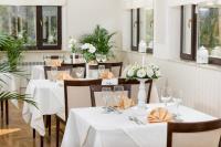 Reštaurácia alebo iné gastronomické zariadenie v ubytovaní Hotel Arkadia
